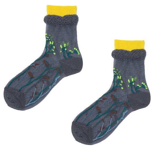 Embroidered flower semi-sheer grey socks